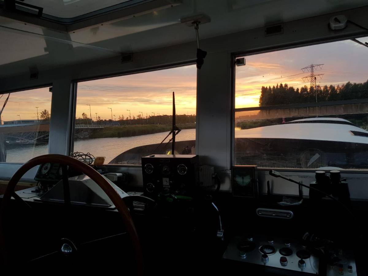 Wheelhouse Euphrate Houseboat Diemerbrug Exterior foto